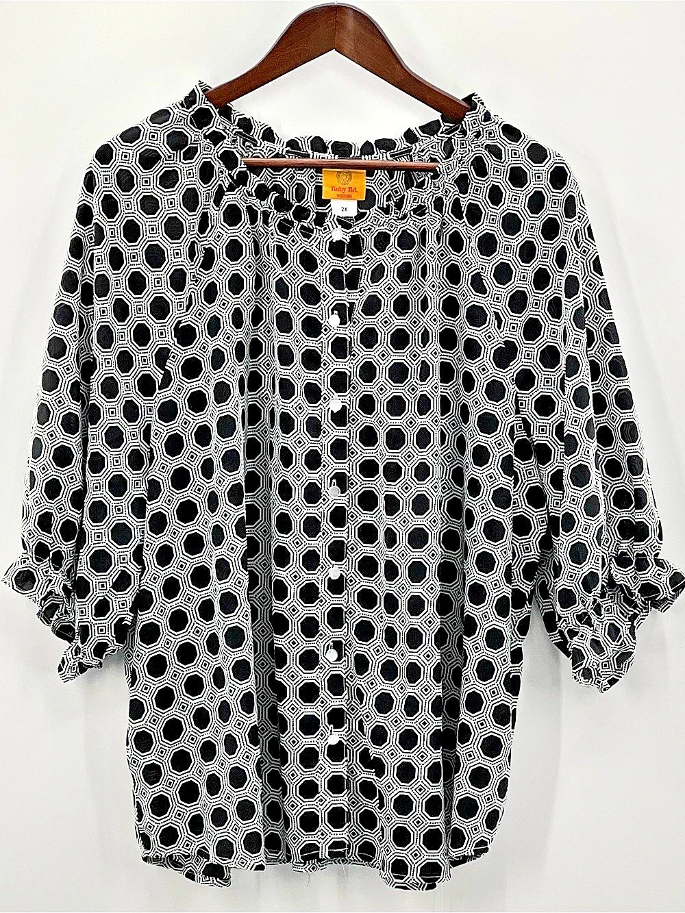 551 Ruby Rd. Geometric Blouse in Black & White Size 2X Like New